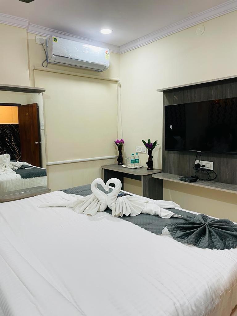 Hotel Blue Petals Shamshabad Exterior foto