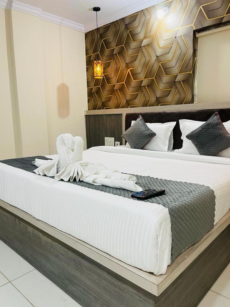 Hotel Blue Petals Shamshabad Exterior foto